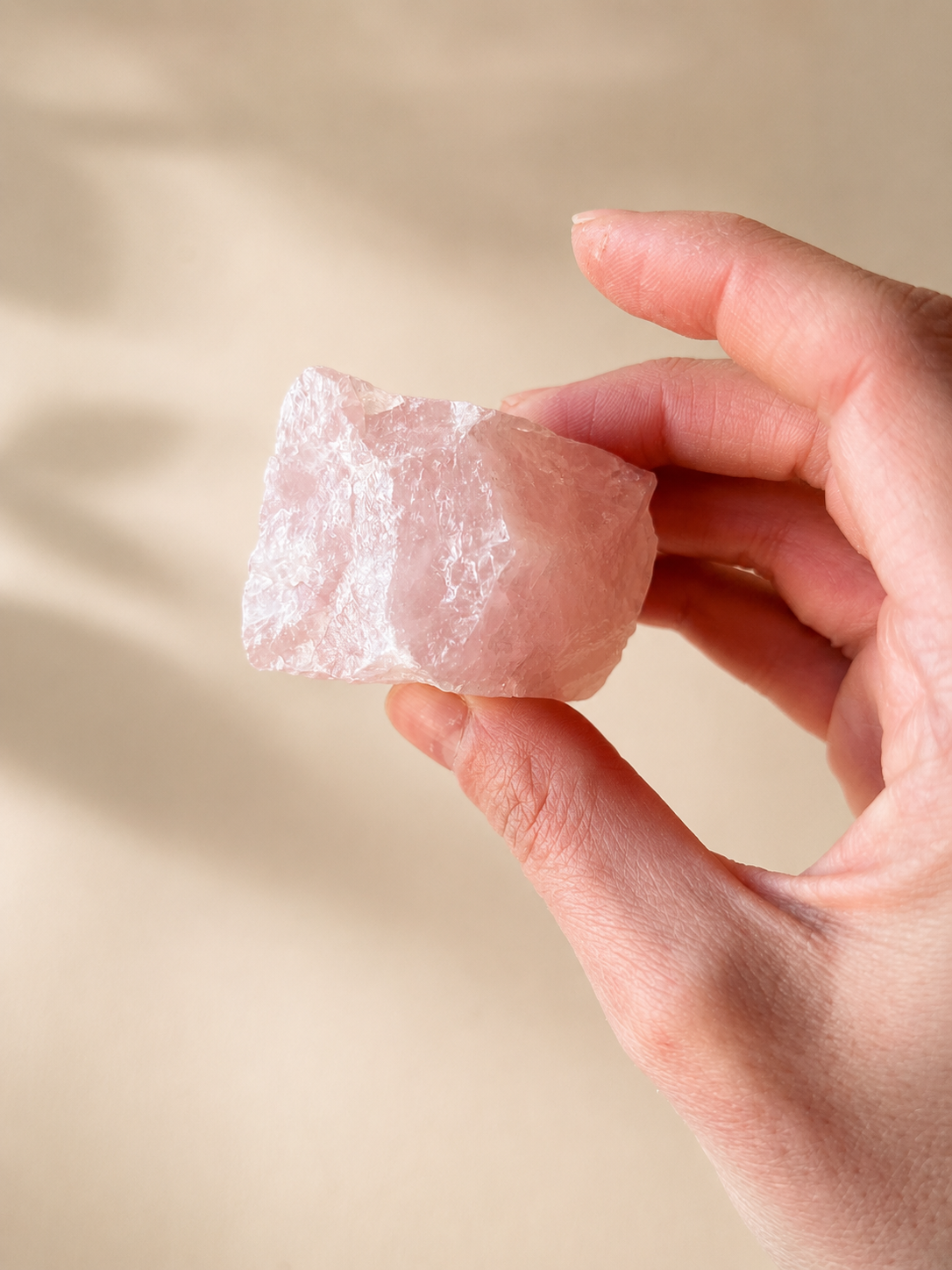 Cuarzo rosa en bruto, otra vista de la piedra