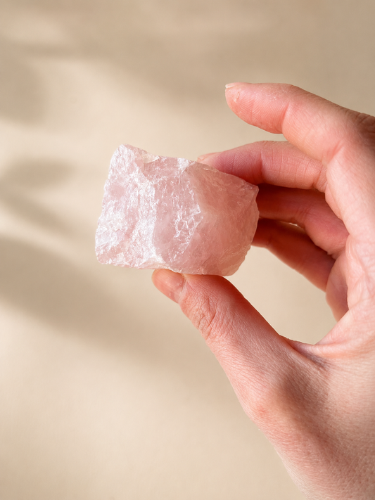 Cuarzo rosa en bruto, otra vista de la piedra