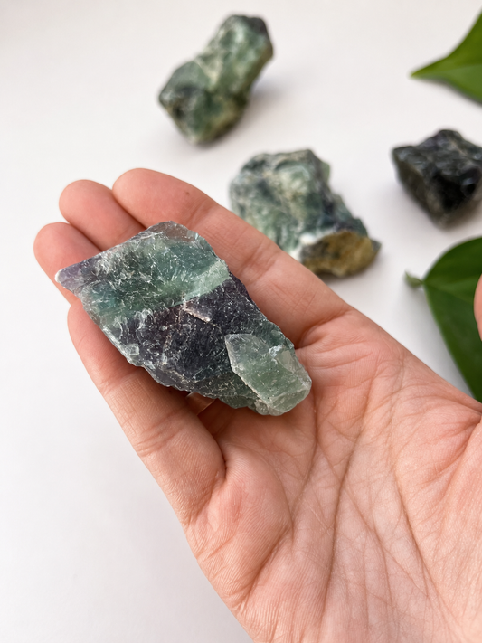 Fluorita arcoíris en bruto, otra vista de la piedra