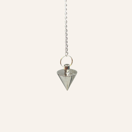 Péndulo cono de metal pequeño con cadena plata